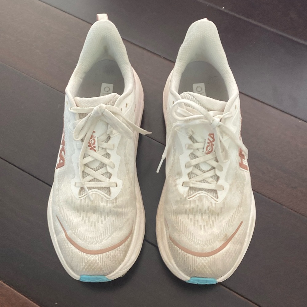 HOKA skyflow